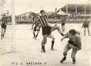 FOOT FCB 1961 CONTRE MASCARA